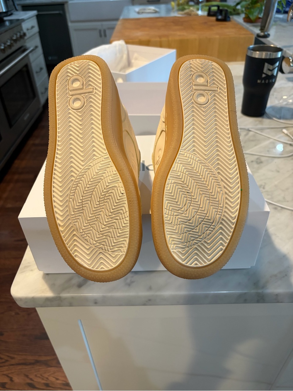 ALO Yoga Cream and Tan Platform Sneakers - Picture 3 of 5